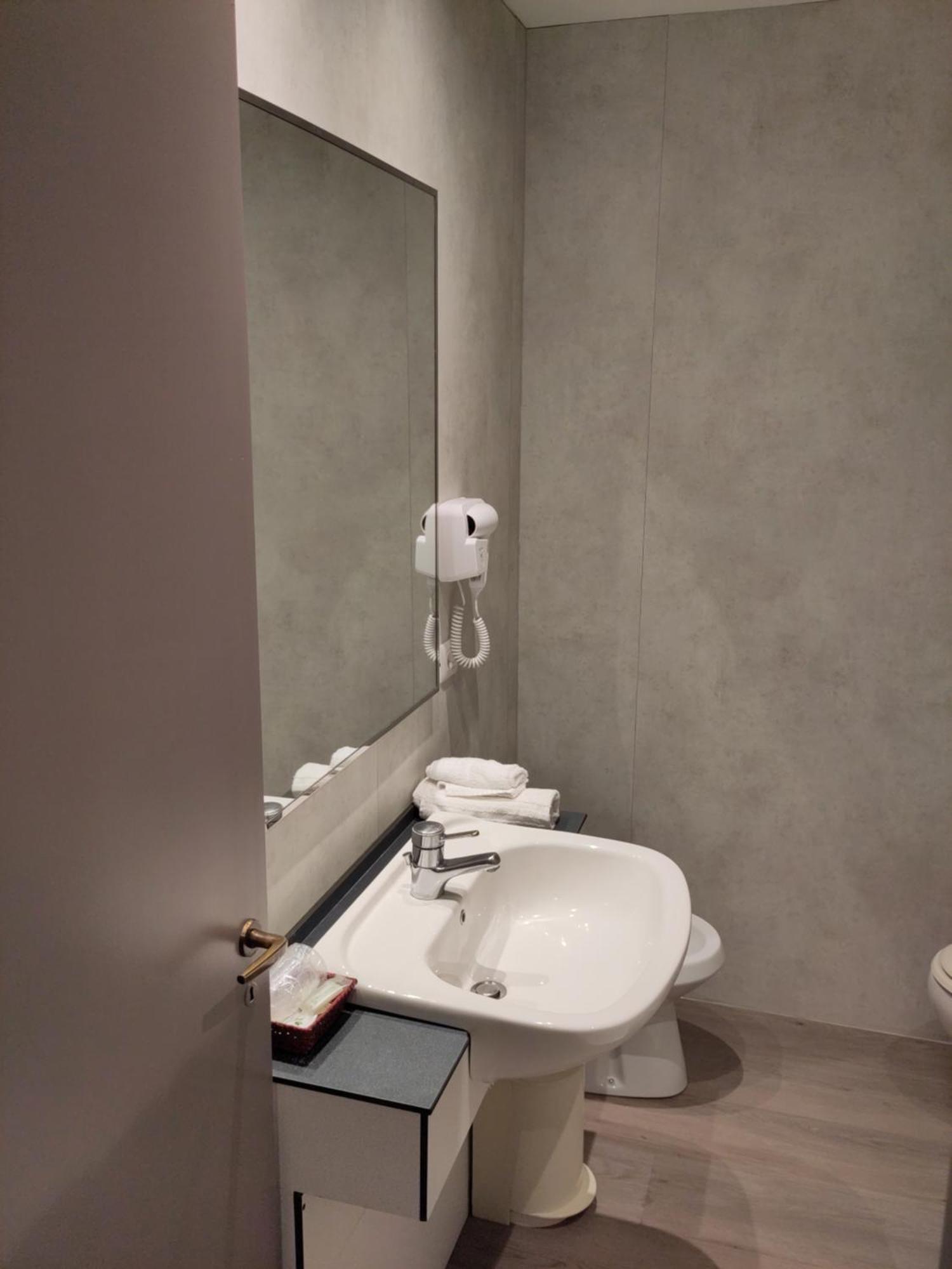 Confidence Hotel Europa Cento  Rom bilde