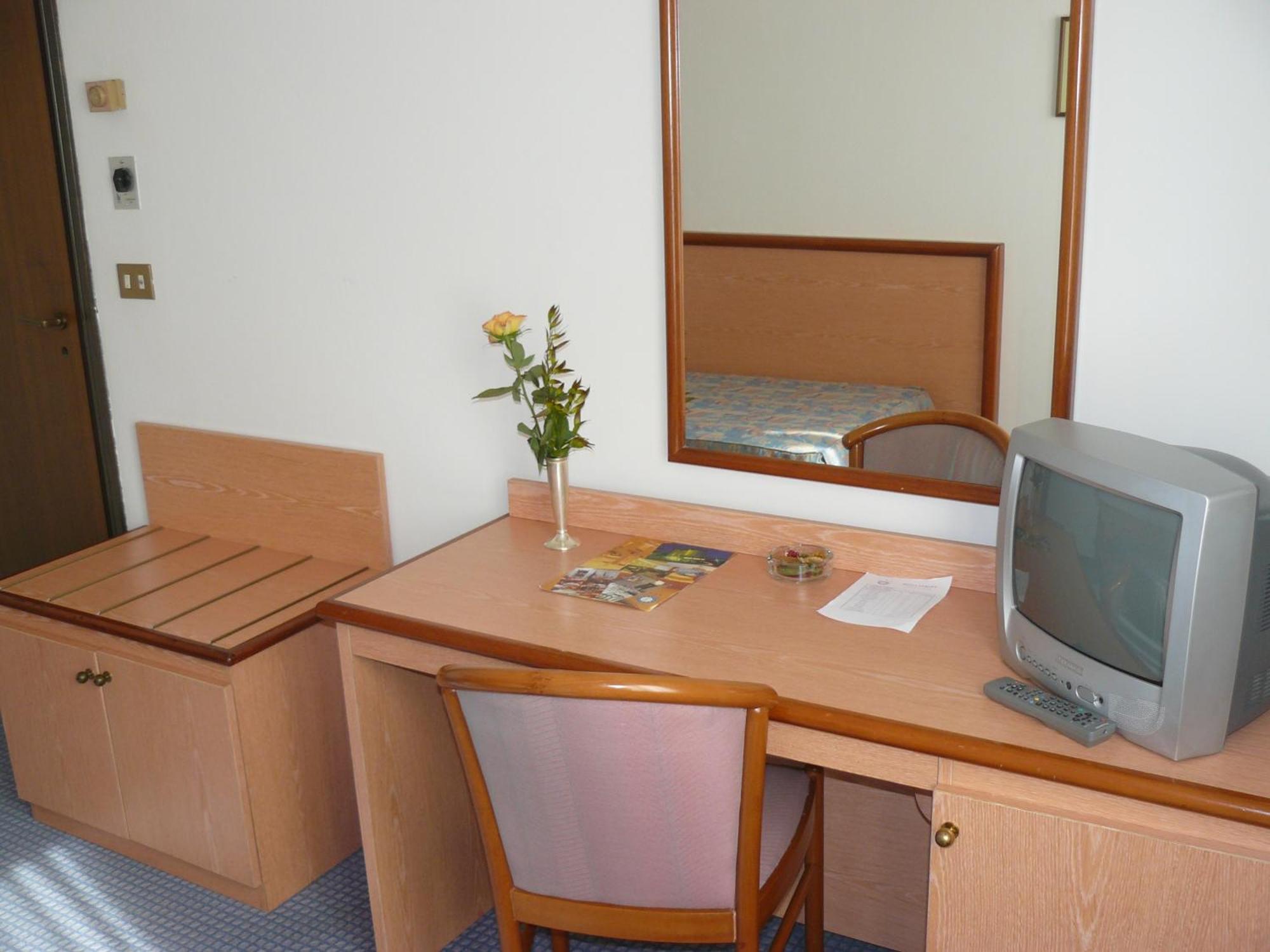Confidence Hotel Europa Cento  Rom bilde