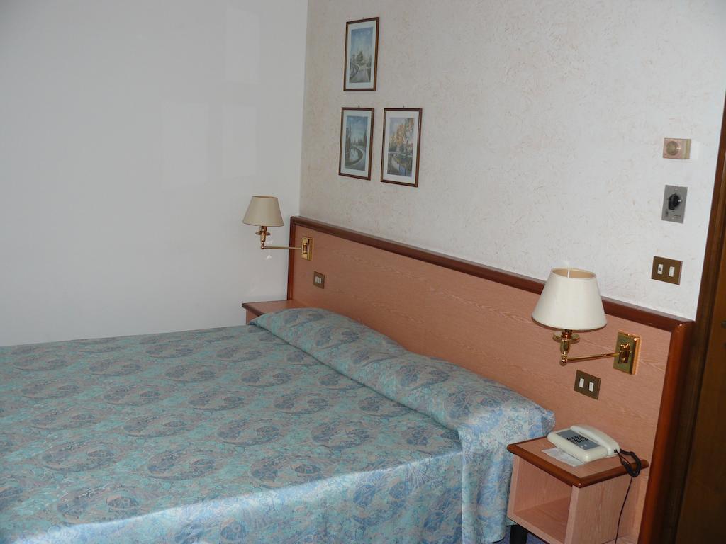 Confidence Hotel Europa Cento  Rom bilde